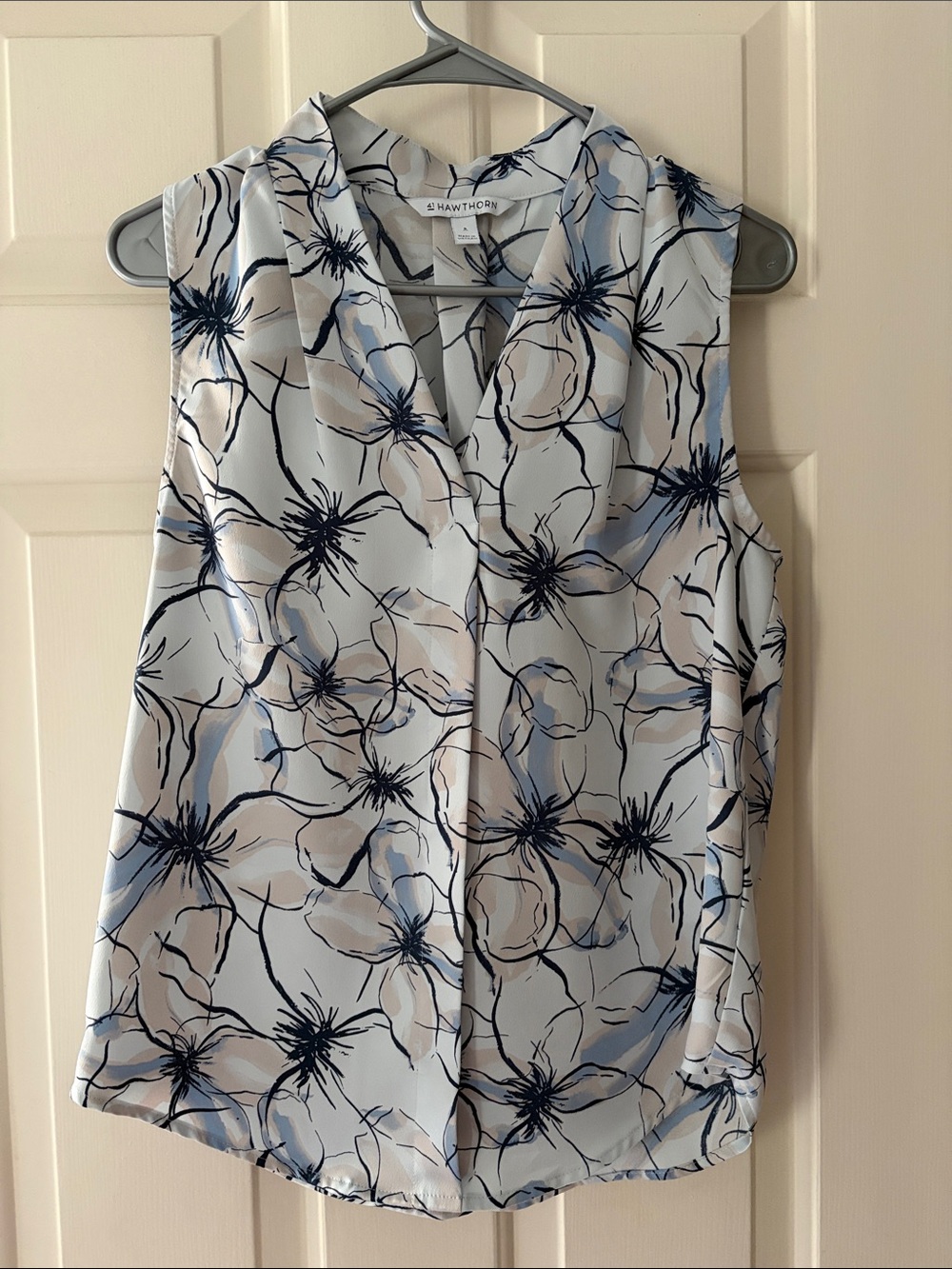 41 Hawthorn Sleeveless V-Neck Floral Camisole in Light Blue and Navy